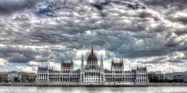 Maďarský parlament schválil zákon o energetické účinnosti